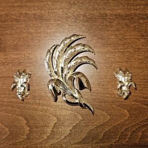 Gold tone Leaf Brooch and Earrings